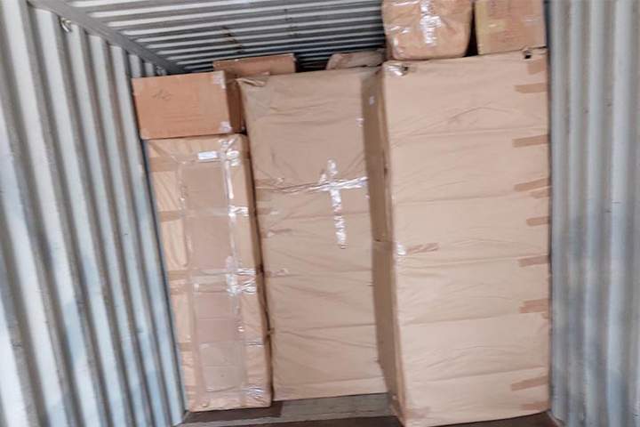 Carton dans un conteneur Guadeloupe